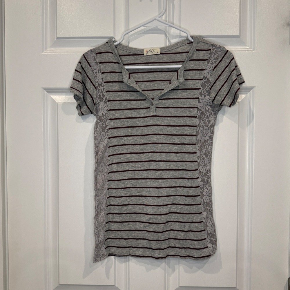 Glitz Womens Purple Striped Lace Side Panel Henley Short Sleeve Tee Size‎ Small